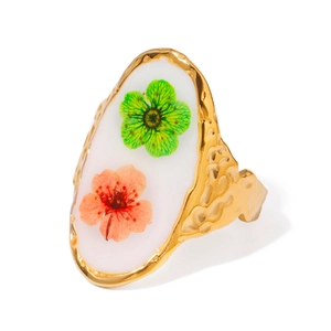 18k gold plated stainless steel ring featuring pressed dried flowers in oval resin
