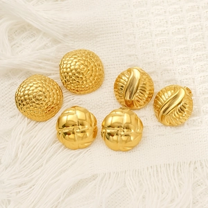 Lot de boucles d'oreilles puces en acier inoxydable doré 18 carats au design texturé vintage