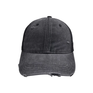 Gorra trucker transpirable negra lavada con rejilla y detalles vintage de efecto desgastado