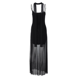 Détail d'une robe noire en tulle avec tissu scintillant et superposition transparente