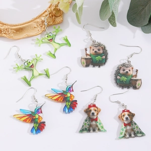 Pendientes de acrílico con dibujos de rana colibrí perro y erizo con ganchos plateados