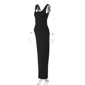 Détail de la robe longue noire moulante avec fente élégante et bretelles de qualité