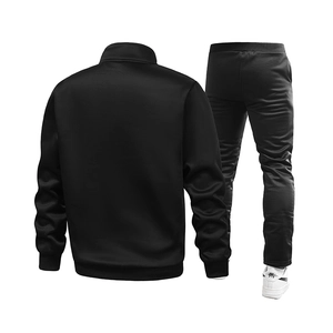 Vue arrière du survêtement noir pour homme avec veste à col montant et pantalon de jogging