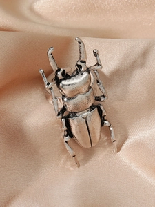 Macro detail of vintage stag beetle ring featuring realistic textured silver mandibles