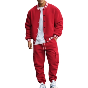 Ensemble de sport pour homme veste baseball rouge en polaire et pantalon cargo