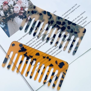 Set of two antistatic acetate wide-tooth combs with marble and amber leopard patterns