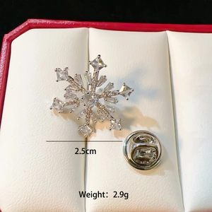 Exquisite silver snowflake brooch with sparkling crystals in a red gift box, 2.5cm size
