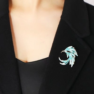 Vintage-Palast-Stil Phönixfeder-Emaille-Brosche mit blauem Verlauf und Diamanten auf Blazer