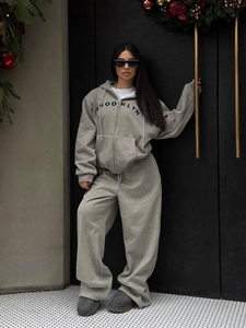 Damen Sportset mit Brooklyn-Kapuzenpullover und hoch taillierter grauer Jogginghose
