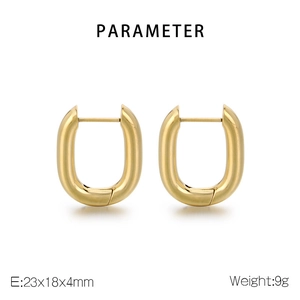 Detailed parameter view of gold U-shaped geometric earrings with 23x18x4mm dimensions