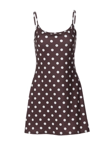Robe à bretelles marron à pois blancs avec coupe ajustée et silhouette trapèze