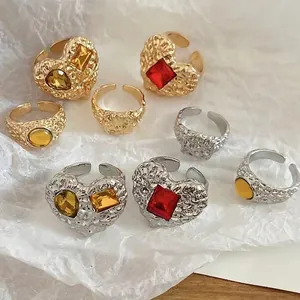 Vintage Wrinkled Alloy Heart Open Ring Set For Women Retro Palace Style Resin Embellished Adjustable Finger Ring Fashion Jewelry