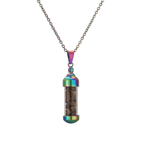 Detalle del colgante de frasco de perfume de acero inoxidable arcoíris con piedras marrones