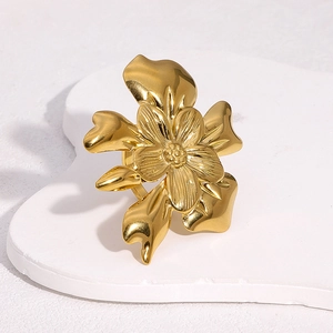 Chic 18K gold plated stainless steel floral open ring with polished petal details
