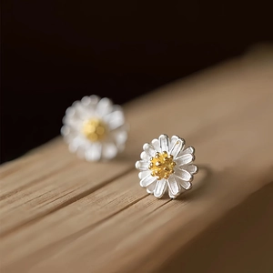 Eleganti orecchini a lobo a margherita in argento S925 con centri gialli su supporto