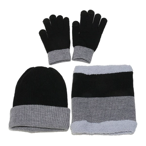 Detailed view of winter 3-piece knit set with plush lining in black and grey patchwork