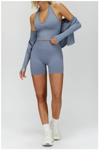 Détail du tissu côtelé sans couture de l'ensemble de yoga bleu à taille haute gainante