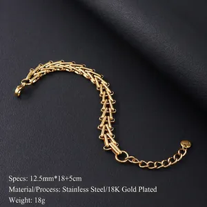 Detail of 12.5mm gold chain bracelet showing lobster clasp and size specifications