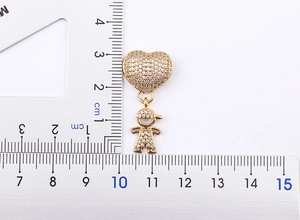 Misura dettagliata del ciondolo a cuore e bambino placcato oro 18k con cristalli chiari