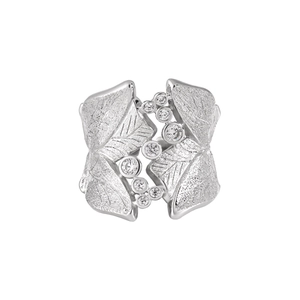 S925 sterling silver leaf texture ring with sparkling diamonds for women in silver