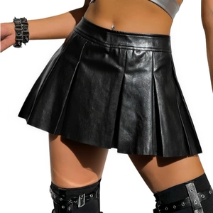 Jupe courte plissée noire en similicuir pour femme avec taille haute et coupe évasée en A