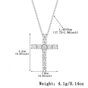 Detail view of S925 sterling silver cross pendant with dimensions 2.2cm and weight 4.1g