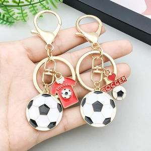 Set di portachiavi colorati maglia da calcio con chiusura a moschettone dorata