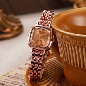 Montre à quartz carrée élégante pour femme en or rose avec cadran champagne et bracelet métal