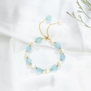 Detail of beaded bracelet with blue natural stones, freshwater pearls and adjustable chain