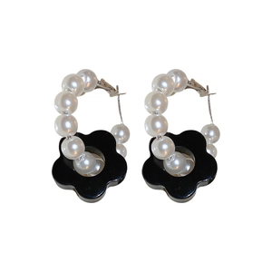 Retro acrylic flower earrings with faux pearls and silver hoop in French style
