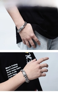 Detailansicht eines Herren Panzerarmbands mit Zirkonia besetztem quadratischem Verschluss