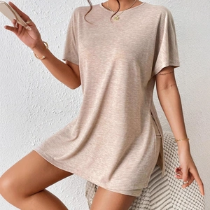 Women's apricot batwing sleeve t-shirt and shorts set with stylish high side slits