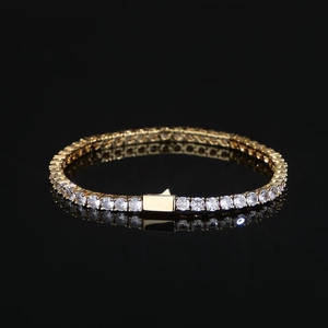 Bracelet tennis doré classique avec rangée de zircons ronds sur miroir noir