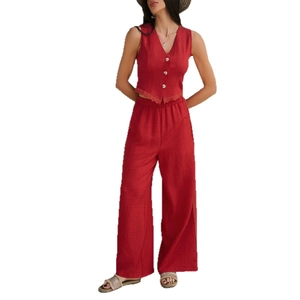 Women casual red vest and wide-leg trousers set with pleat texture and lace trim