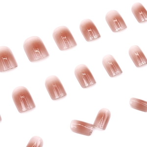Faux ongles dégradés roses avec paillettes argentées de forme carrée-arrondie courte