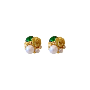 Boucles d'oreilles rose élégantes avec pierres vertes et perles blanches de style français
