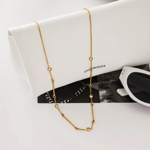 Collier en acier inoxydable plaqué or 18K avec zircons ronds et pendentifs barres