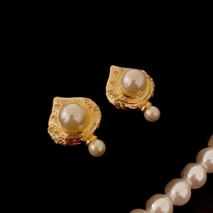 Vintage Herz-Perlenohrringe in Gold mit Strasssteinen für Damen im eleganten Hofstil