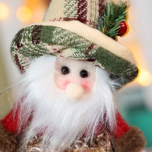 Bambola di Babbo Natale con cappello a maglia scozzese e bacche per albero di Natale