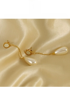 Détail des boucles d'oreilles perles plaquées or 18K hypoallergéniques sans plomb ni nickel