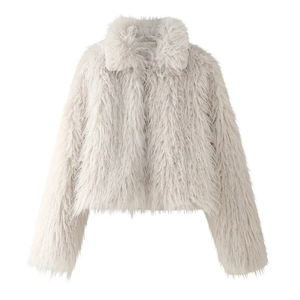 Veste courte en fausse fourrure blanche à manches longues et texture pelucheuse douce