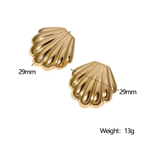 Macro detail of gold seashell earrings in stainless steel with 29mm size specifications