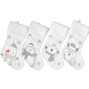 Set di 4 calze di Natale bianche con pinguino, orso polare, pupazzo di neve e volpe ricamati