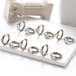 Lot de 11 boucles d oreilles en acier argenté avec zircons géométriques en cœur et étoile