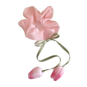 Haargummi aus rosa Organza mit grünen Bändern und Tulpenanhängern im INS-Stil