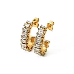 Detail of 18K gold stainless steel U-shape earrings with rectangular zircon stones