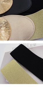 Detail showing the metal round buckle and elastic band texture of the stylish waist belt