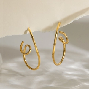 Orecchini a spirale placcati in oro 18K con eleganti ombre a onde d'acqua