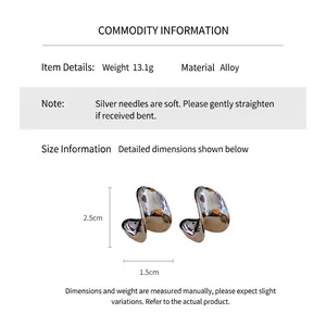 Detailed view of silver C-shaped alloy hoop earrings with precise size and weight specs