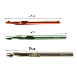 Three-piece colorful aluminum crochet hooks in 10mm, 12mm, and 15mm sizes for yarn weaving